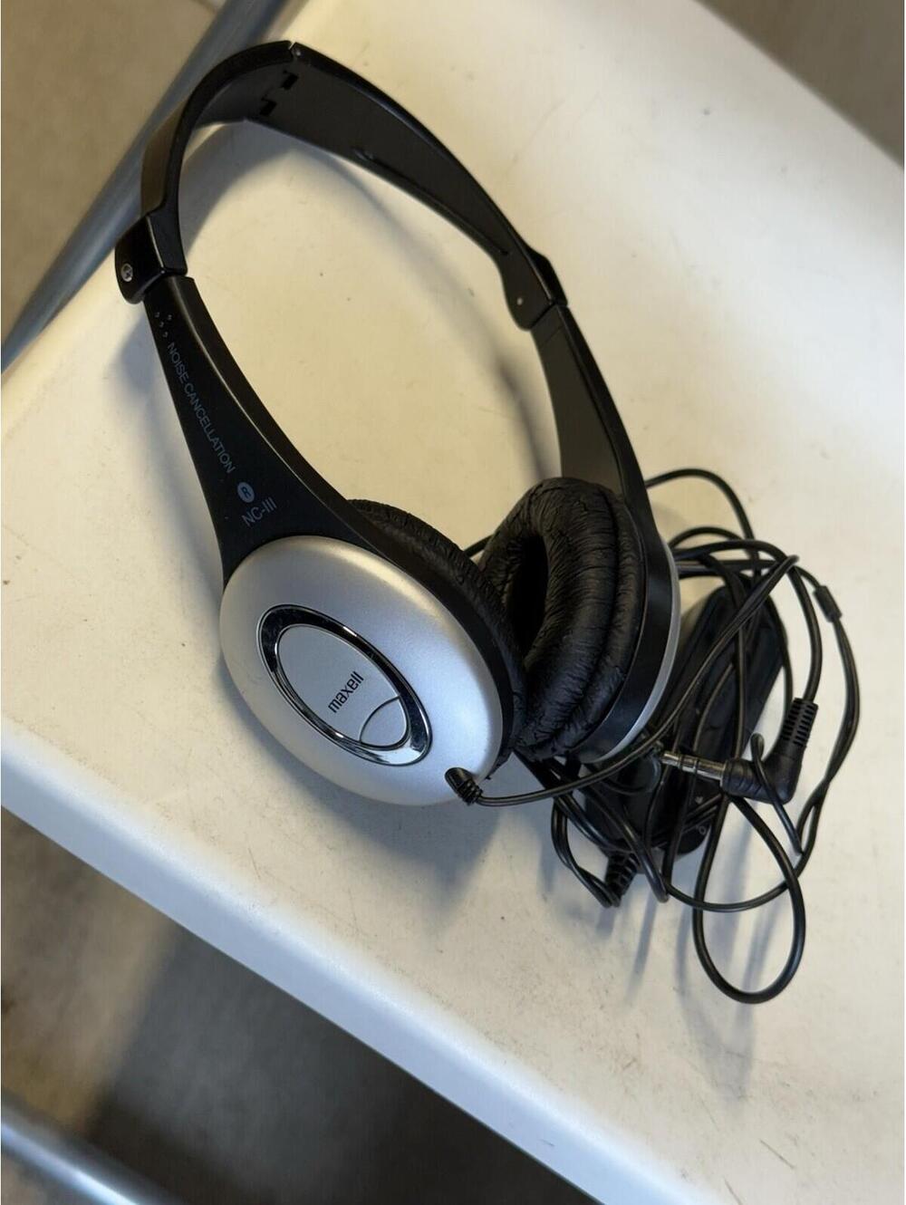 Maxell HP NC-III Noise Cancelling Foldable Travel Headphones Wired 3.5mm Gray